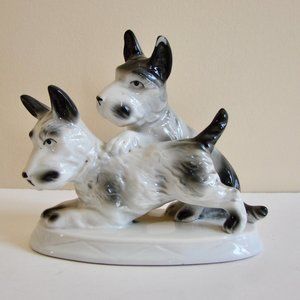 Scottish Terriers Scottie Schnauzer Dogs Figurine 7117 Carl Scheidig Germany